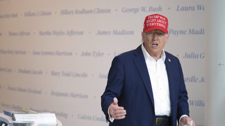 Trump: – Å få Zelenskyj og Putin til å møtes er som å blande olje og eddik