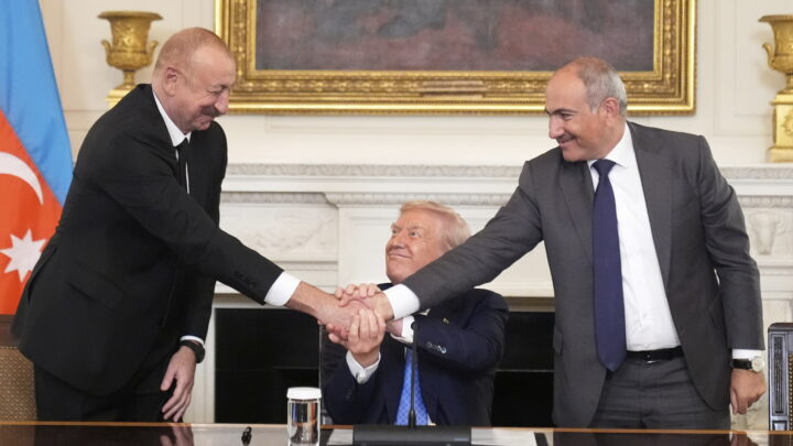 Trump frem­forhandlet freds­avtale mellom Armenia og Aserbajdsjan