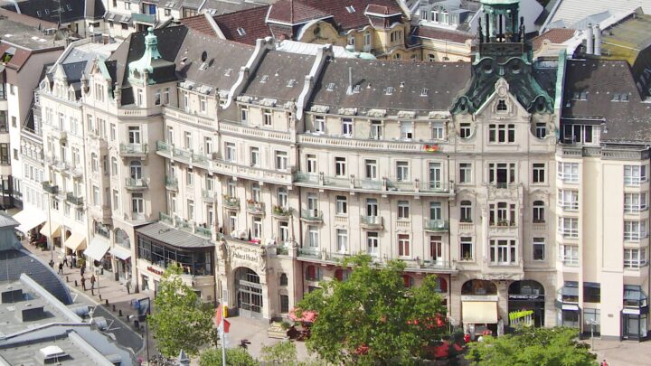 Tyskland: Innkvarterer asylanter i slotts­hotell ved regjerings­bygning