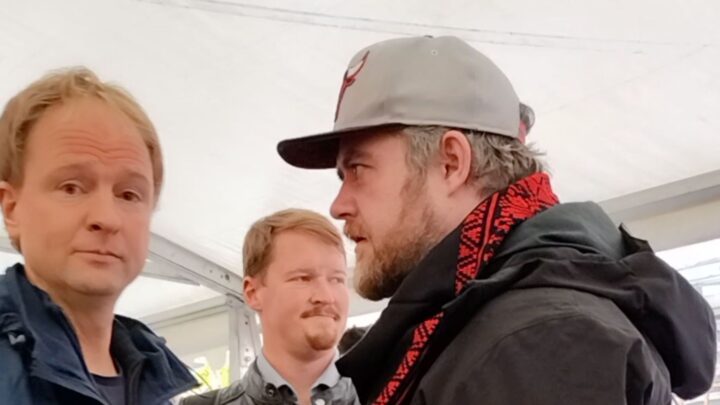 Her er hele videoen av ytre venstre-aktivisten som gikk berserk: – Skremmende