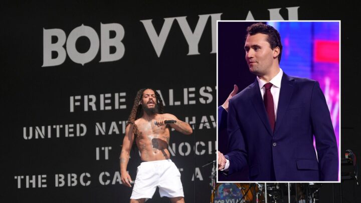 Rapduoen Bob Vylan håner Charlie Kirk fra scenen: – Hvil i piss, din drittsekk