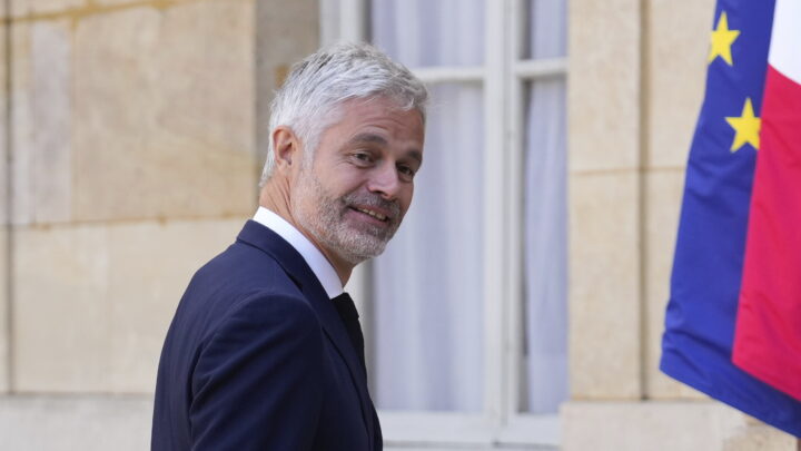 Franske republikanere vurderer koalisjon med sosialistene for å unngå nyvalg
