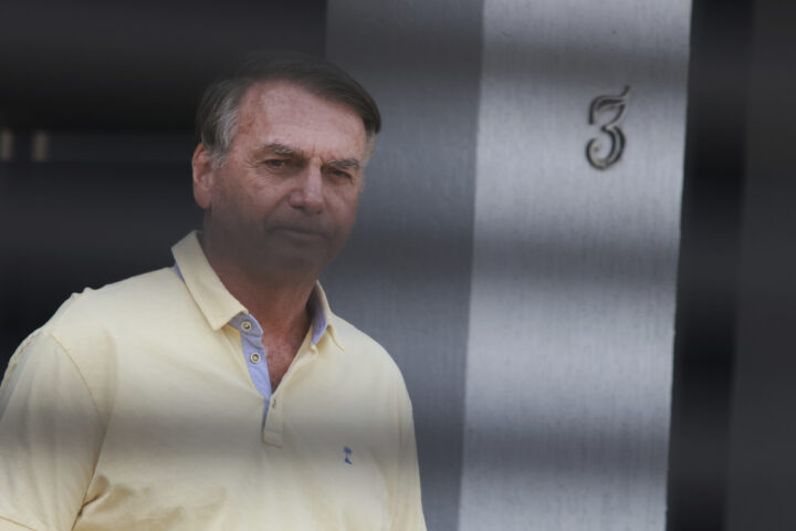 Bolsonaro dømt, høyesterett utfordrer Trump