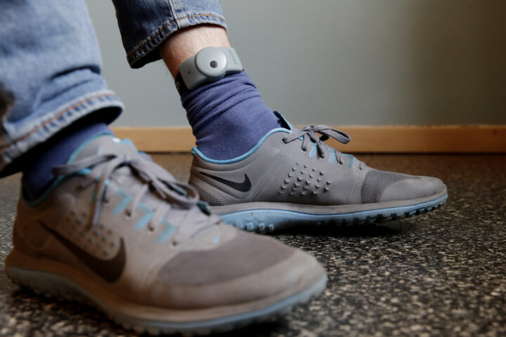 Elever i Oslo møter på skolen med fotlenke