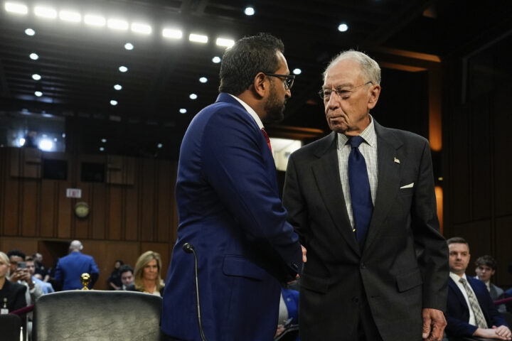 Biden overvåket 100 Republikanske organisasjoner og Turning Point USA
