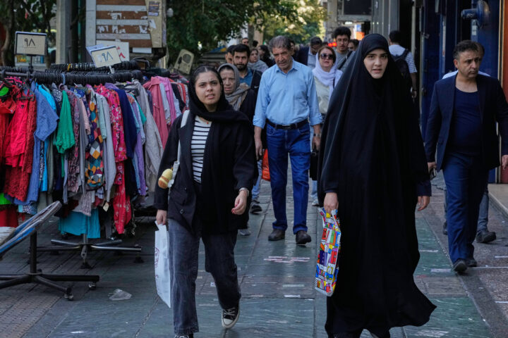 Iran går på et ydmykende nederlag; sanksjoner gjeninnføres denne helgen