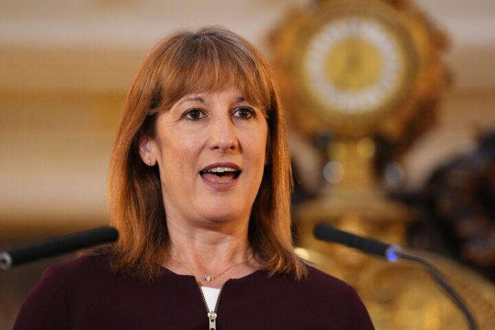 Rachel Reeves planlegger «taxi tax», siden gjelden skyter i været