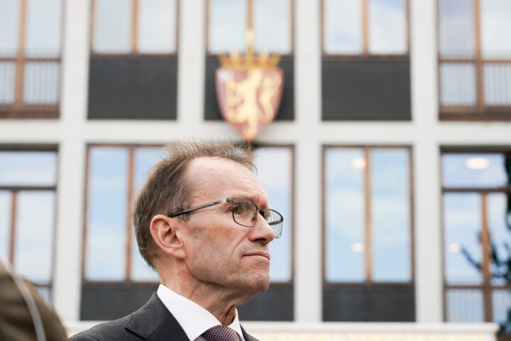 Utenriksminister Eide for&shy;dømmer Israels bakke&shy;invasjon av Gaza by