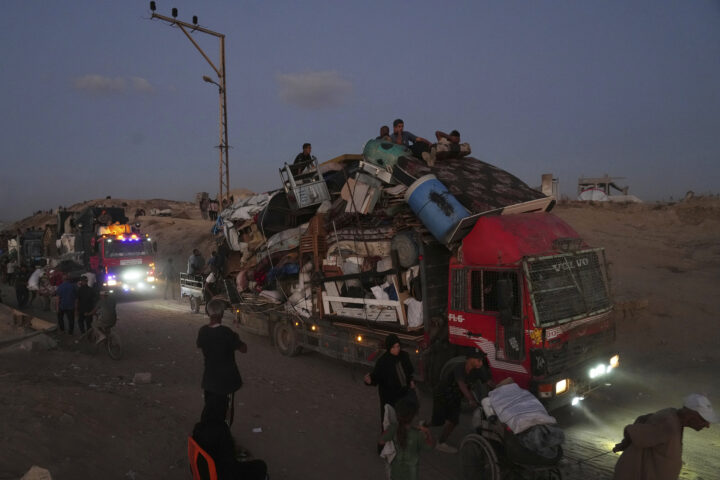Mens folk evakuerer Gaza by, utvider IDF sine operasjoner