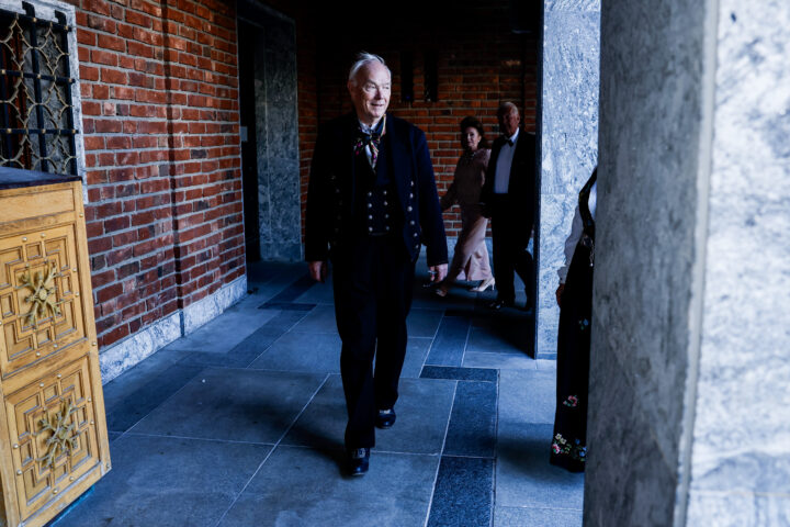 Sp-veteran med knall&shy;hardt oppgjør: Advarer Ap mot makt&shy;arroganse og refser egen parti&shy;ledelse