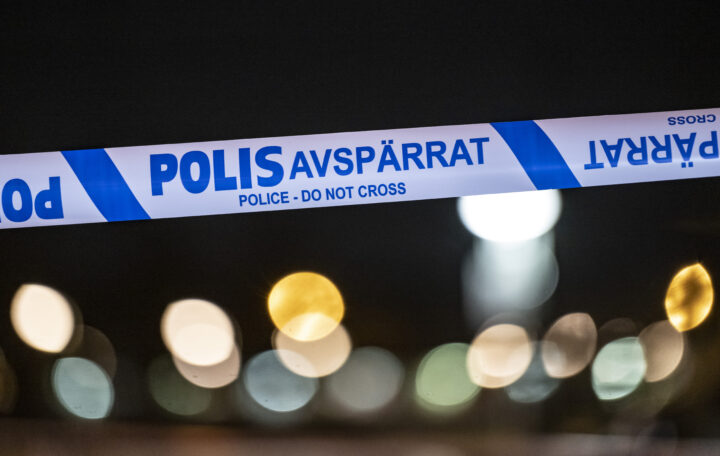 Eksplosjon i Gävle, ukjent skade&shy;omfang. Person skutt i hjel i Rinkeby