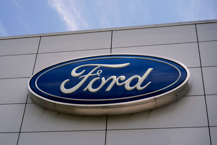 Ford kutter 1000 jobber i Köln, selger for få batteribiler