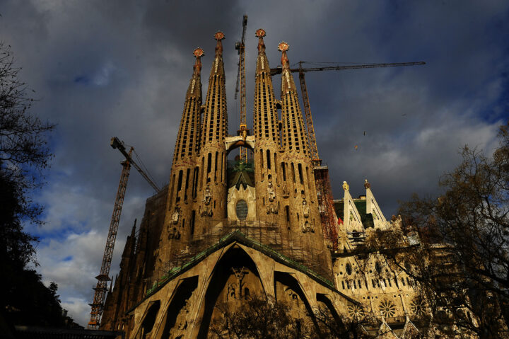 Sagrada Familia klar for å reise sitt høyeste tårn – blir Europas høyeste kirke