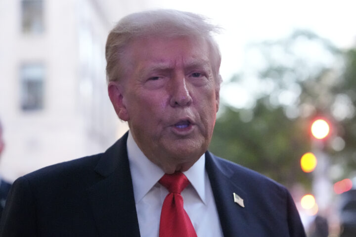 Trump hyller Charlie Kirk som «martyr» – anklager venstresiden for å bidra til drapet