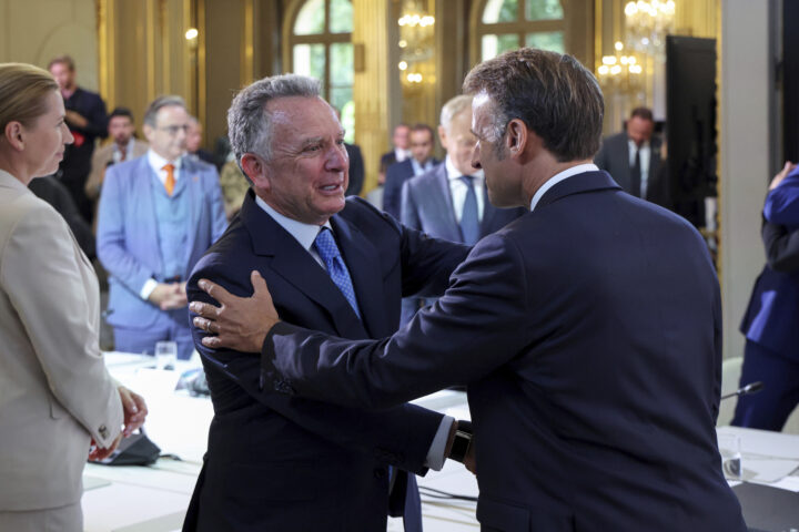 Koalisjonen av villige diskuterer sikkerhetsgaranti i Paris; avhengig av amerikansk støtte