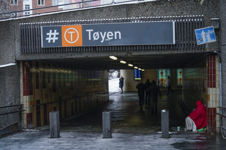 T-baneavbrudd da mann tafset på damene og rømte inn i tunnel
