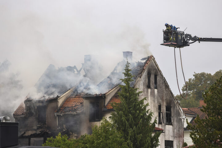 Fire unge kvinner mistet livet i husbrann i Hamar
