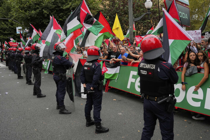Spanias statsminister: Vuelta-protestene er en kilde til stolthet