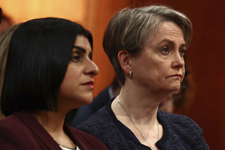 Britenes nye innenriks&shy;minister lover å sende migranter i retur «snart»