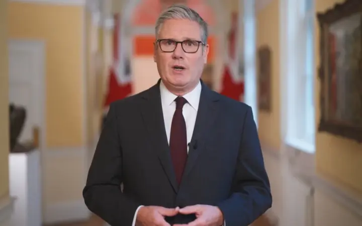 Starmer anerkjenner Palestina kun for å «oppnå fred i Labour»