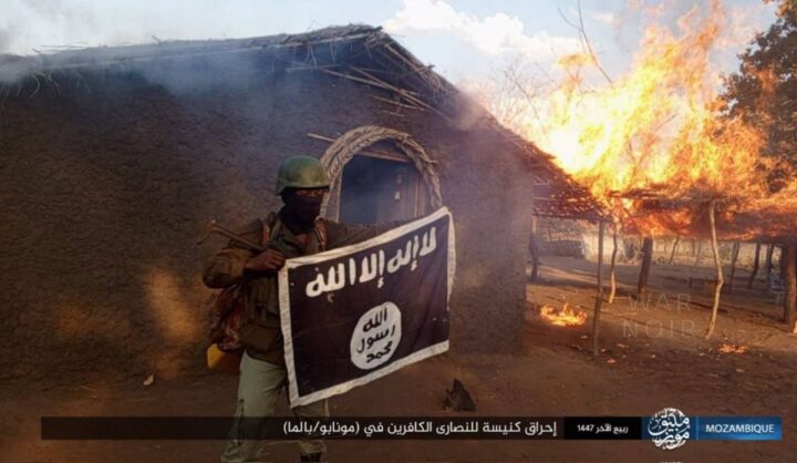 Minst 30 kristne halshogd i Mosambik, kirker og hjem brent ned av IS-terrorister