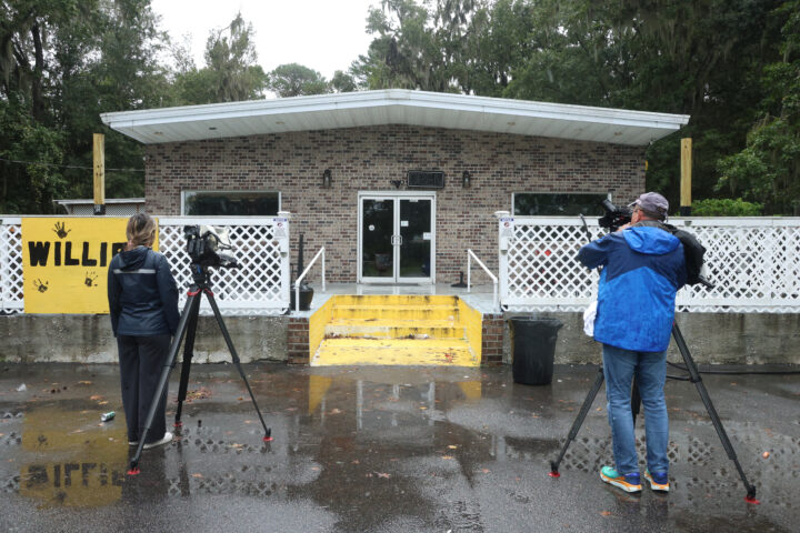 Fire personer drept og 20 skadet i skyting ved et utested i South Carolina