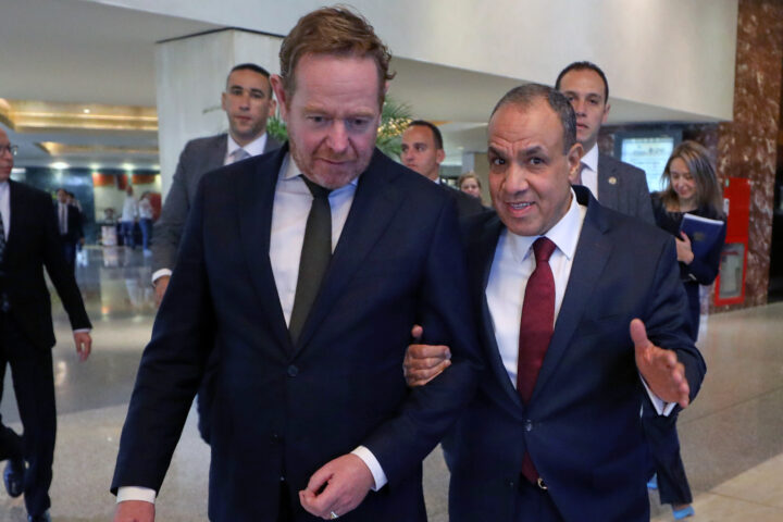 Nederland tar kontroll over kinesisk techselskap, som ber om hjelp fra Beijing