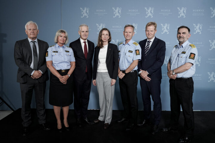 Regjeringens svar på granat-terroren: Lovendringer og lesing av barns mobilmeldinger