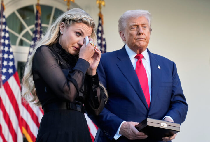 Trump hedrer Charlie Kirk med frihetsmedaljen