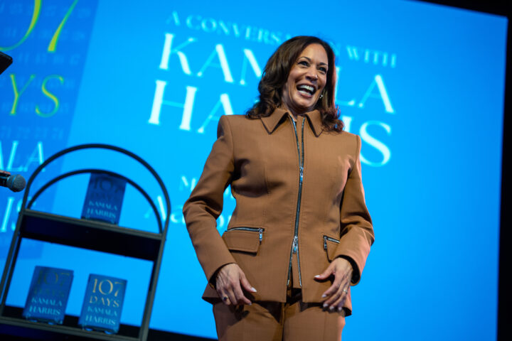 Kamala Harris åpner for å stille til valg som president&shy;kandidat igjen