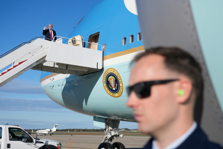 FBI etterforsker jakttårn med sikt mot Air Force One