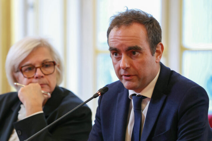 Frankrike får nedgradert sin kredittverdighet etter regjerings-kaos