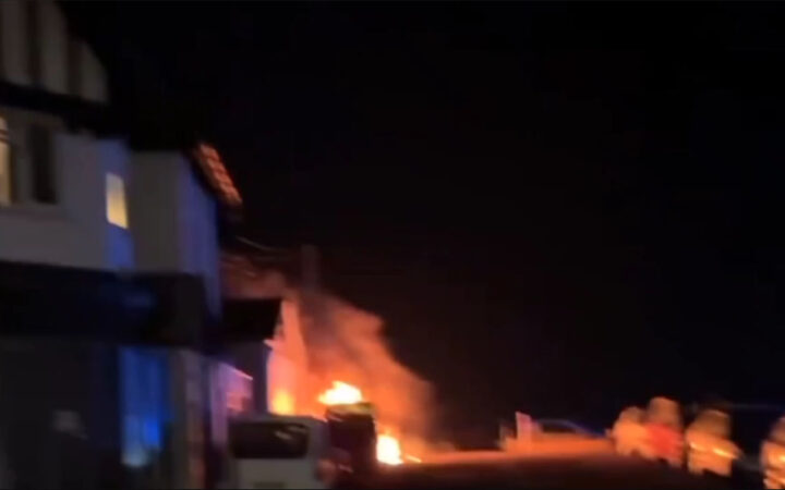 England: Moské&shy;brann i Peace&shy;haven efter&shy;forskes som hat&shy;kriminalitet