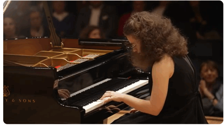 Interlude: Nguci spiller Ravel