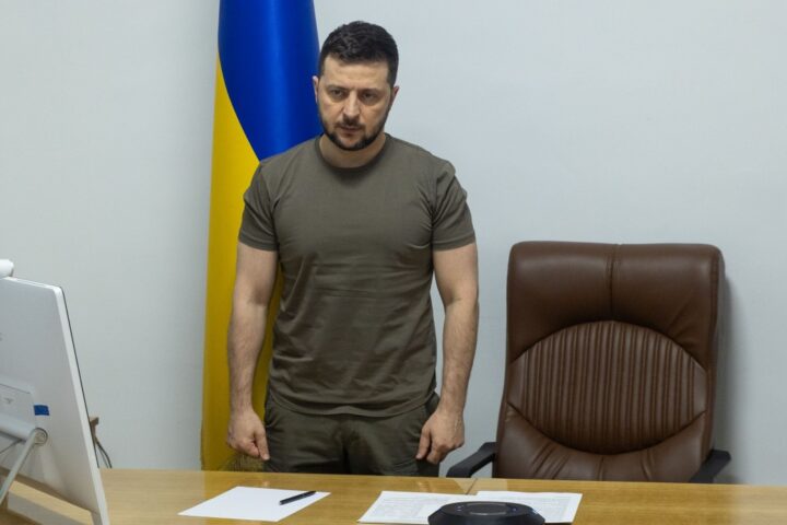 Ukraina: 75 prosent av folket ønsker at Zelenskyj skal trekke seg efter krigen