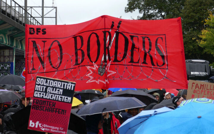 Sveits vil forby asyl&shy;søkere å reise uten&shy;lands