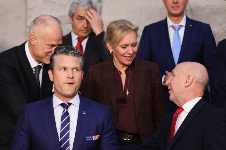 Island reagerer skarpt på EU-tollen, Norge velger underkastelse