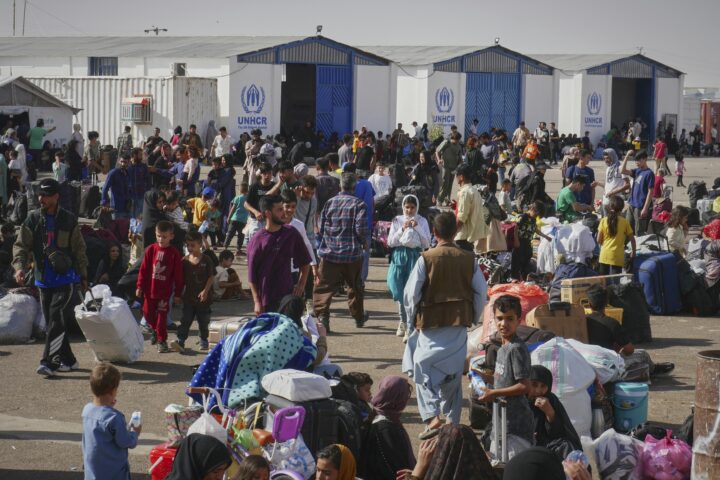 FN har innstilt sitt arbeid ved en viktig grenseovergang mellom Afghanistan og Iran