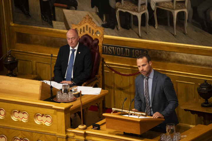 Jon Helgheim gir Sarpsborg-ordfører Magnus Arnesen (H) det glatte lag i flyktningdebatten