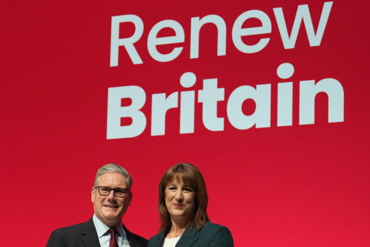 Rachel Reeves styrer fortsatt den britiske skuta mot økonomisk undergang