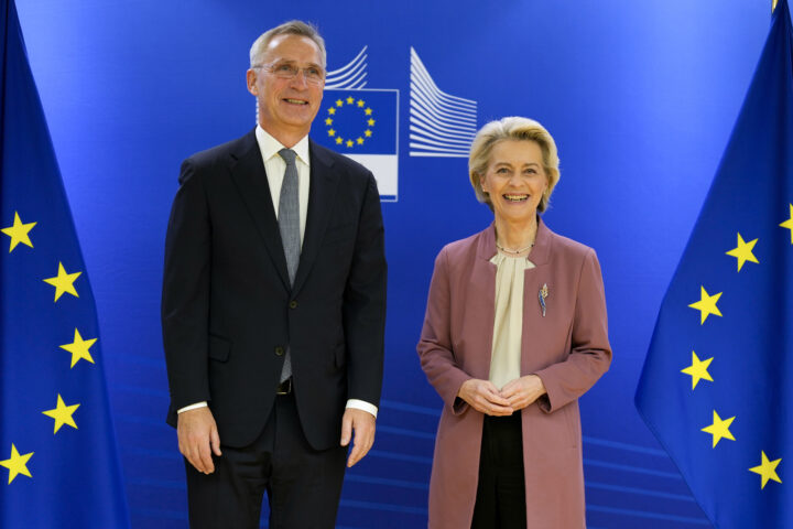 Stoltenberg: Uaktuelt at Norge tar byrden med å garantere for Ukraina-lån alene