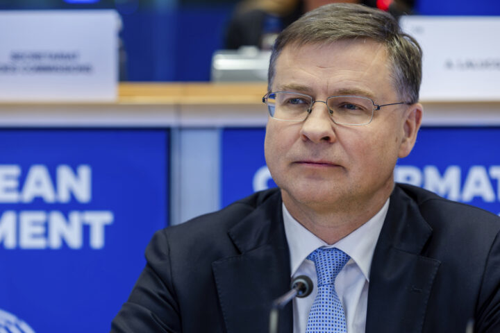 Stoltenberg til Brussel – skal diskutere Ukraina-støtte med EU-kommisjonen