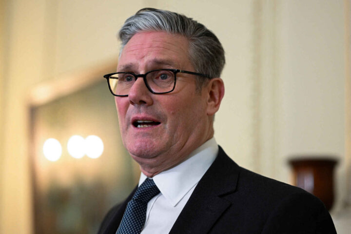 Nigel Farage «ikke egnet til å være statsminister», ifølge Starmer