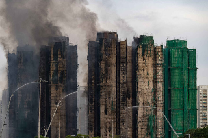 94 døde og hundrevis savnet i Hongkong etter brann-inferno