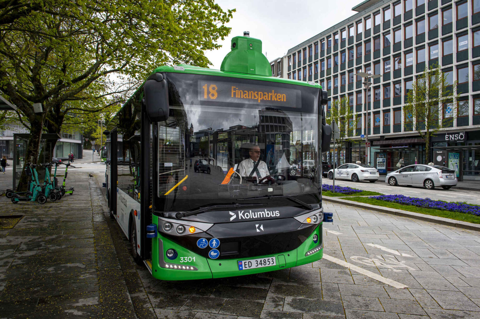 Gutt på under 15 år stjal en leddbuss i Stavanger