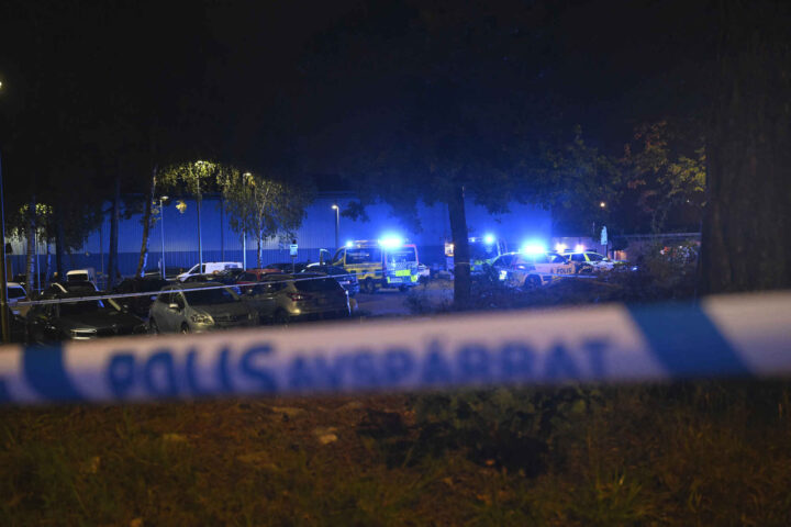 Politiet jakter gjerningsmenn etter macheteangrep i Stockholm