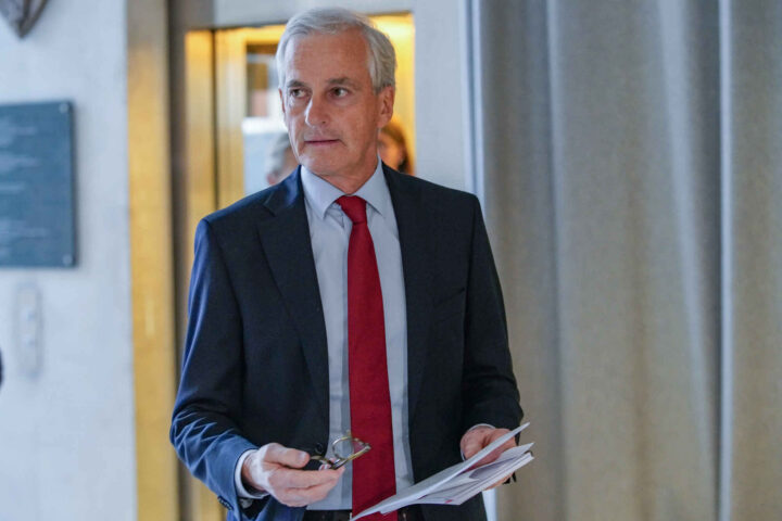 Kommu­nikasjons­ekspertene gir Støre stryk (+)