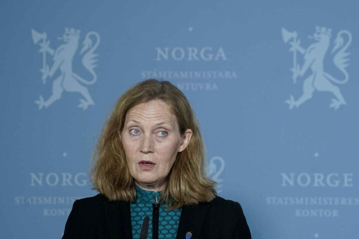 Overforbruk og sprekk i Forsvaret ble holdt hemmelig