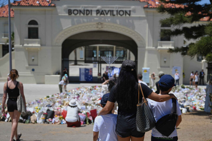 Britisk politi: Mange feirer terroren i Bondi Beach&nbsp;(+)