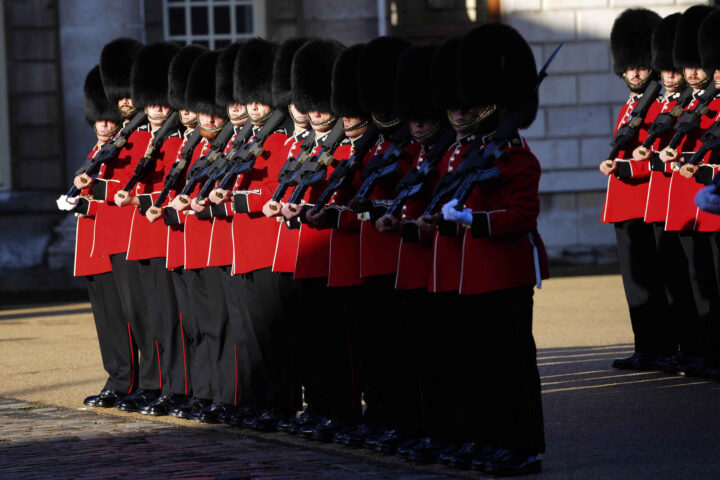Storbritannia tilbyr friår i militæret